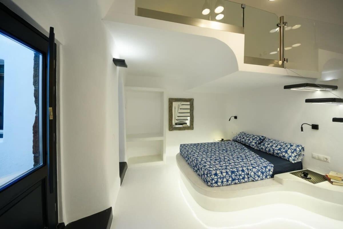 Апартаменты Santorini Traditional Apt With Private Hot Tub Тира Экстерьер фото