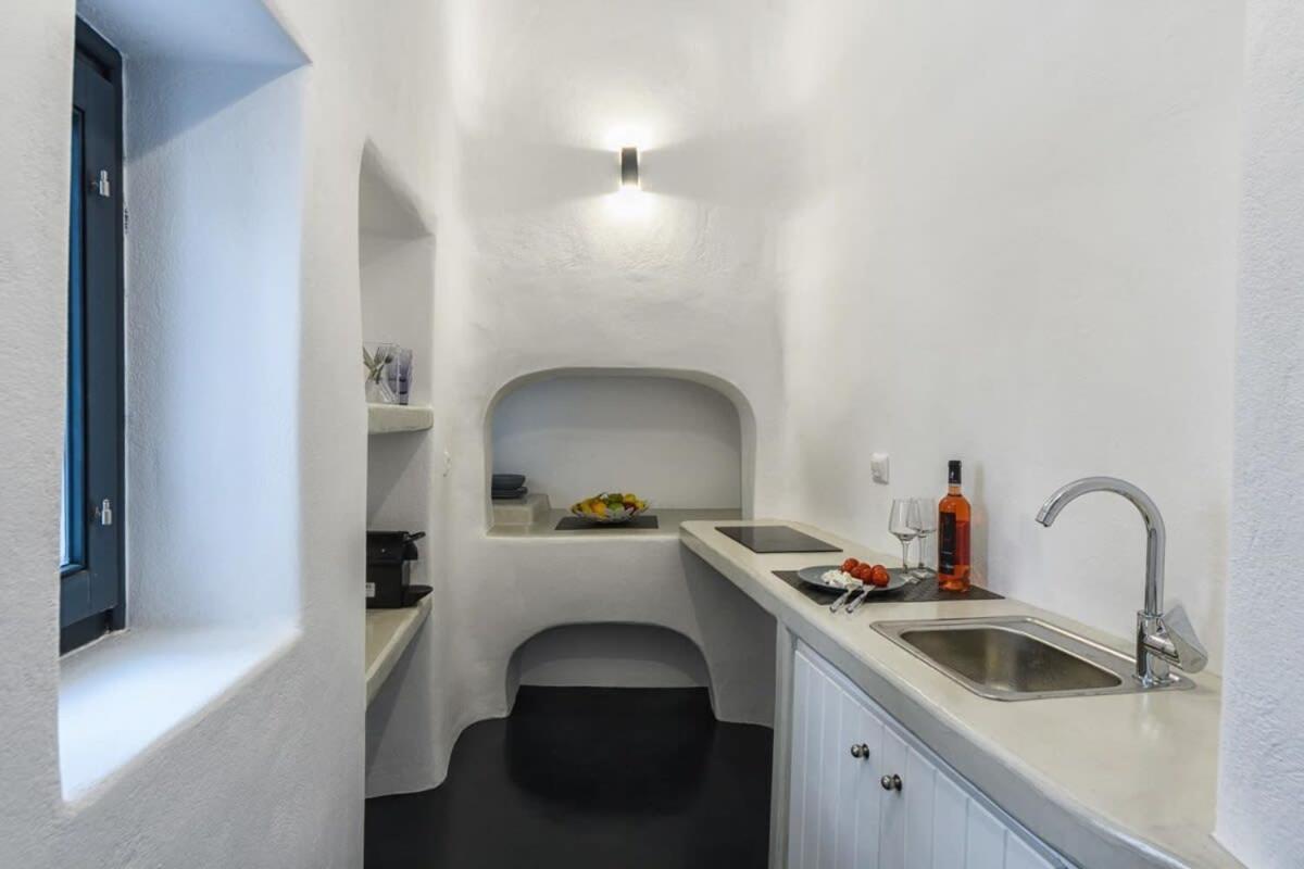 Апартаменты Santorini Traditional Apt With Private Hot Tub Тира Экстерьер фото